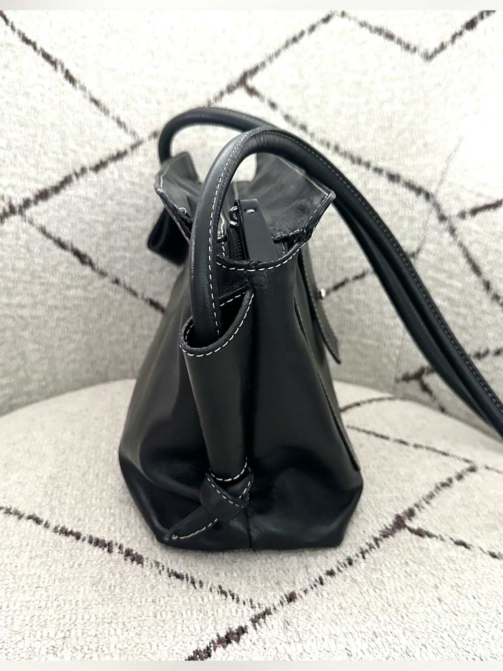Les Copains Made in Italy Black Genuine Leather Crossbody White Stitching - Picture 4 of 9